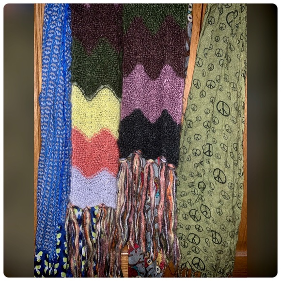 Bundle of four scarves - Picture 2 of 10